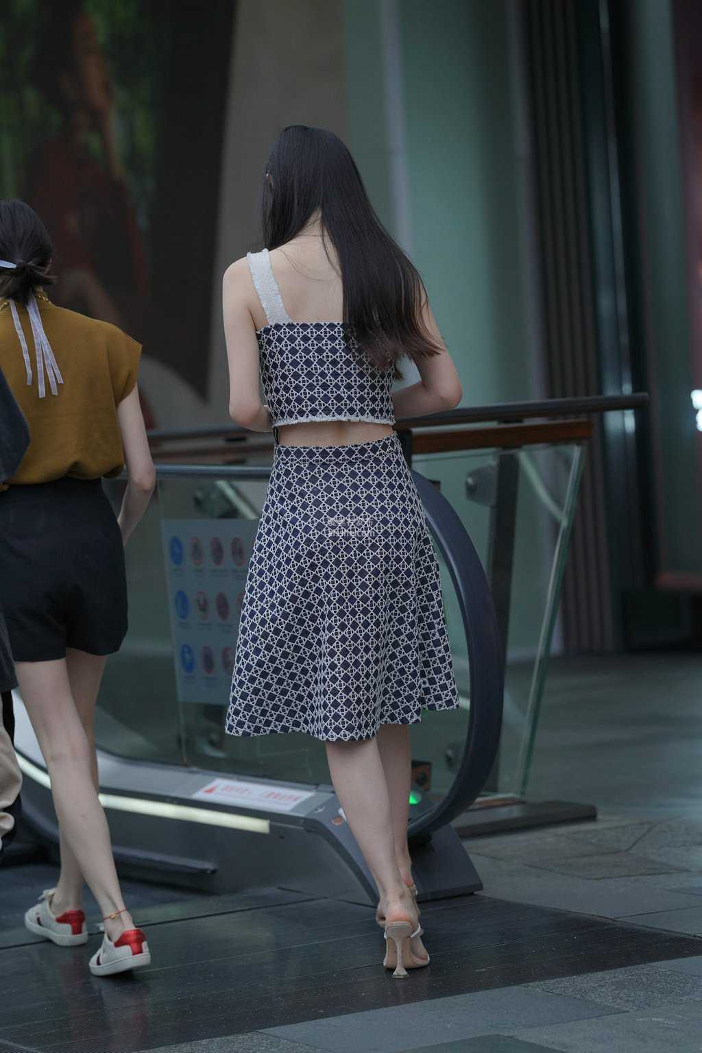 精选街拍作品 NO.1416 漂亮的气质长裙美女