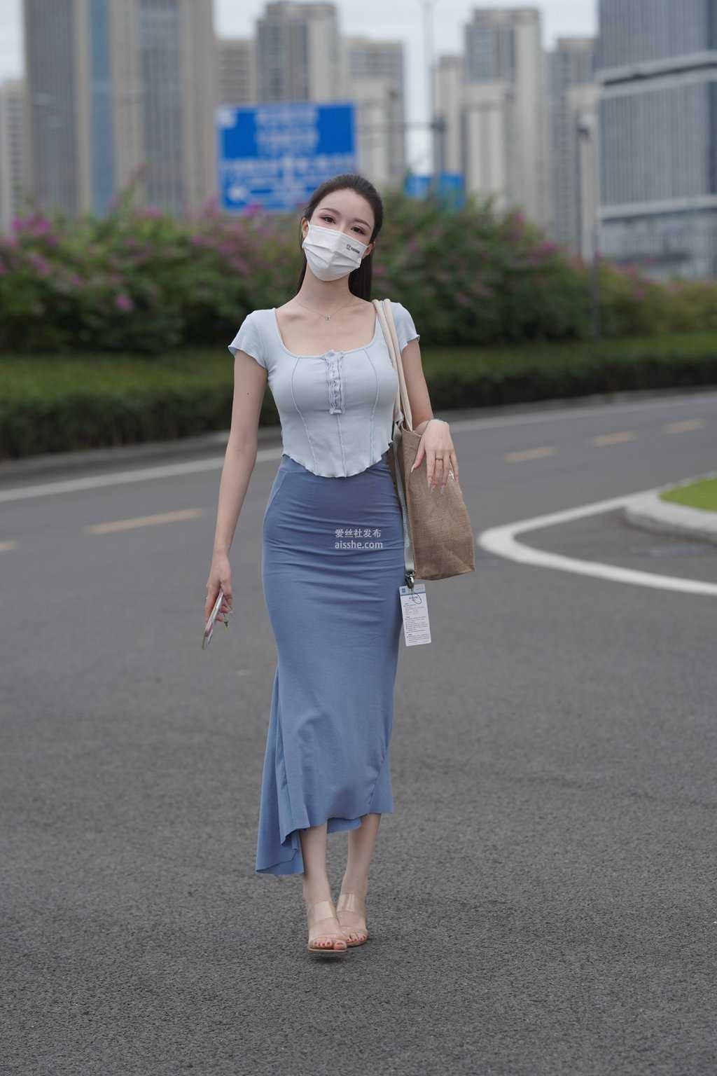 精选街拍作品 NO.1482 高挑蓝色长裙美女
