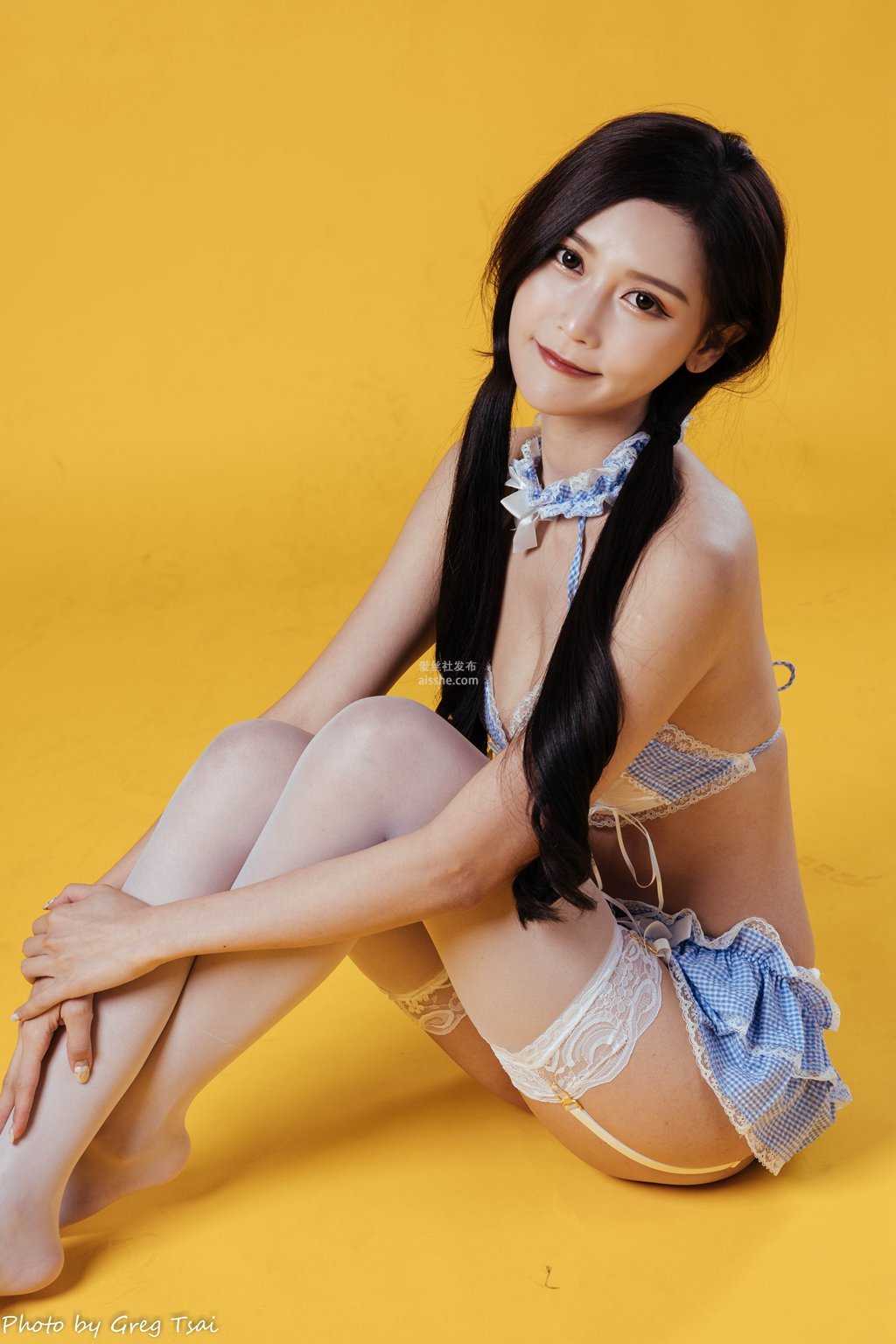 精选模拍作品 NO.284 许惠玲 姓感女僕吊带白丝美腿凉高