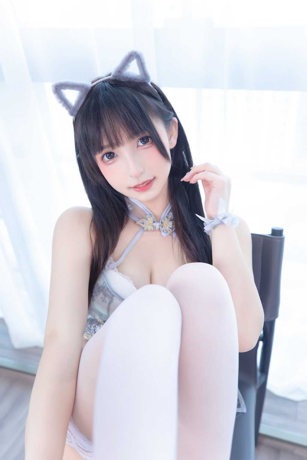 网紅Coser@神楽坂真冬写真《羞涩喵喵》