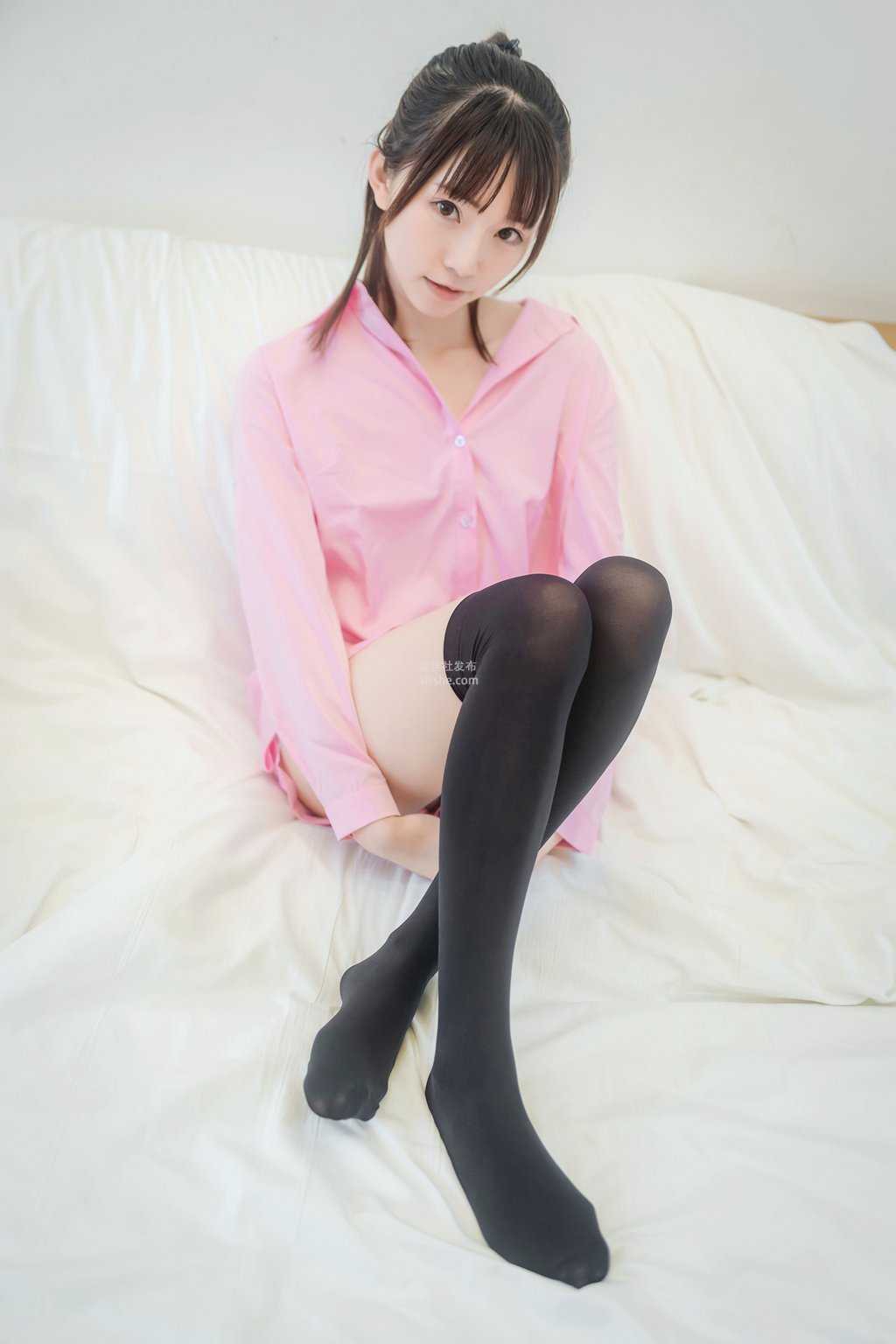 网紅Coser@Kitaro_绮太郞 粉色衬衫